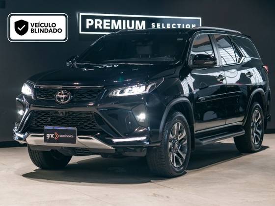 TOYOTA HILUX SW4 2.8 D-4D TURBO DIESEL DIAMOND 7L 4X4 AUTOMÁTICO